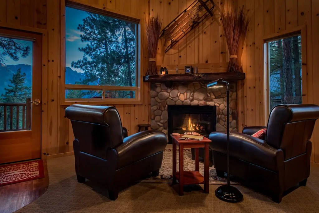 Bavarian-style lodge of Leavenworth, Washington, in autumn, one of the best fall destinations for cozy getaways.